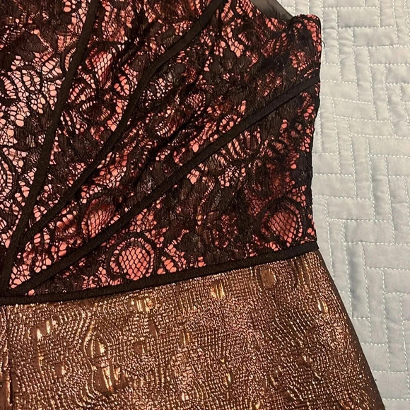 Lovely by Adrianna Papell Women’s Party Dress Size 12 Lace and Metallic - Picture 9 of 10